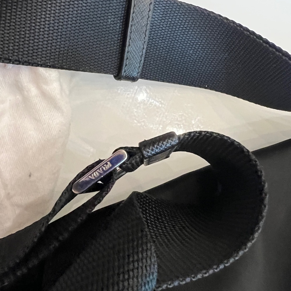 Tessuto Nylon Messenger Bag - Picture 5 of 9
